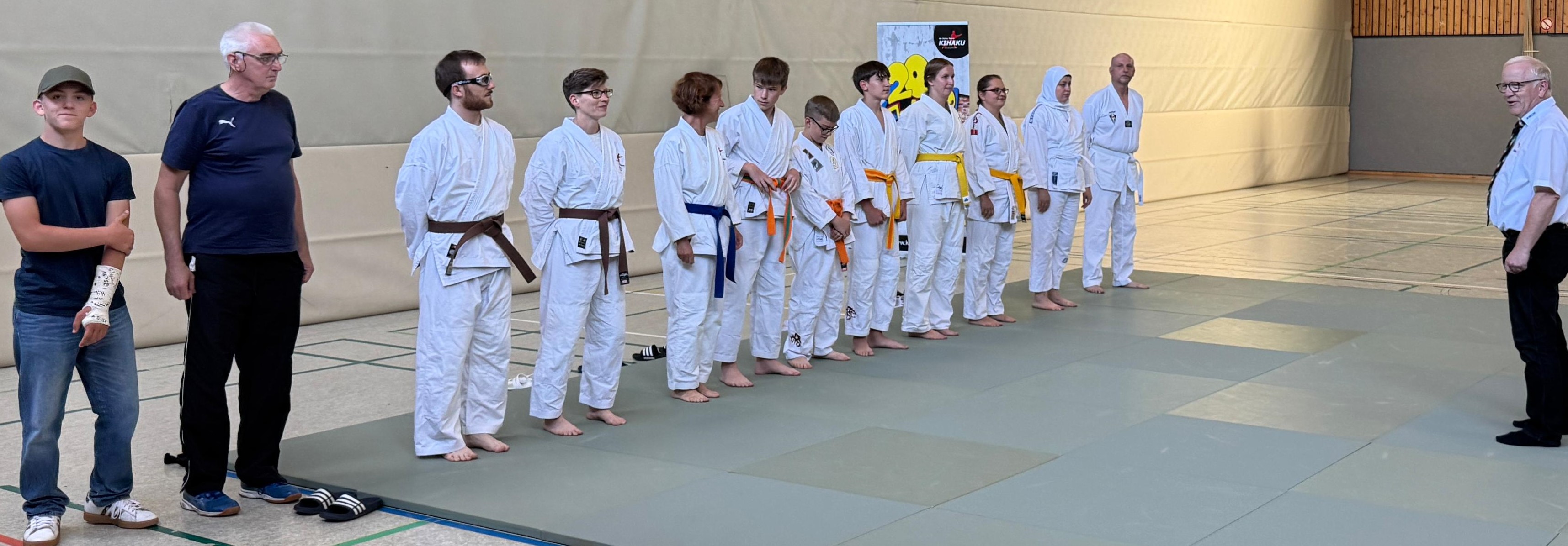 Trainer Betreuer Team mit Kihakus